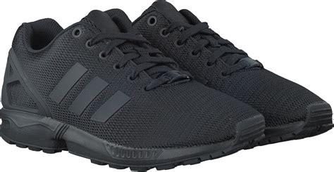 adidas zwarte schoenen.